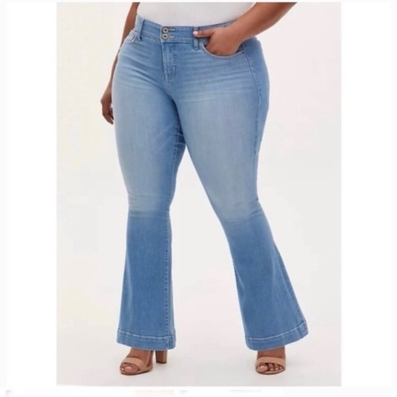 Torrid Feel the Fit Mid-Rise Flare Plus Size 28S - Picture 2 of 9